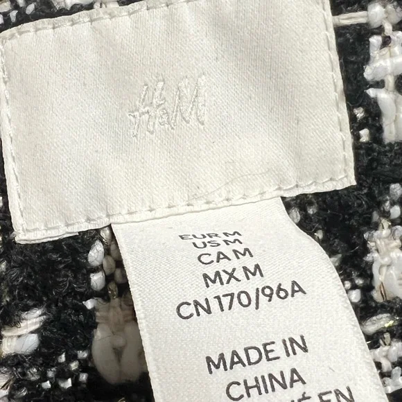 H&M Short Jacket.New with tags.2 front pockets.Jacket is lined. - Picture 5 of 6